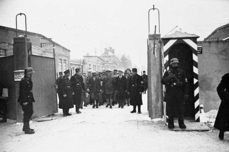 File:Bundesarchiv Bild 183-H29241, Dachau, Konzentrationslager.jpg