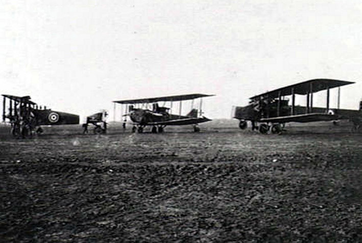 Captured German bomber aircraft at Cologne 1918.jpg