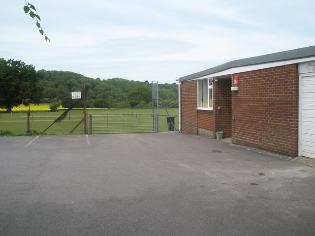 File:Cricket pavilion in Hawley - geograph.org.uk - 1323302.jpg