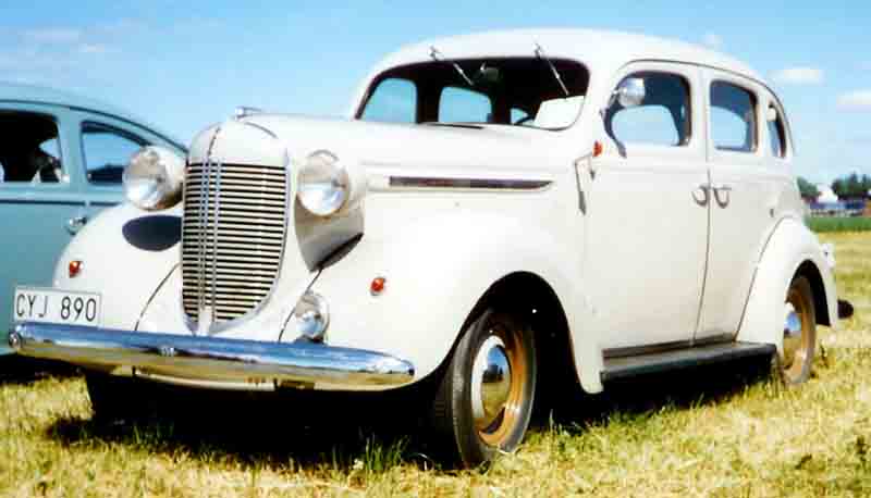 File:De Soto 4-Door Sedan 1938.jpg