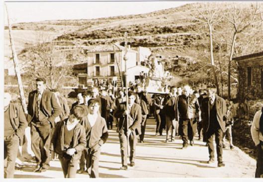 File:Foto antigua procesión San Blas Lituénigo.jpg