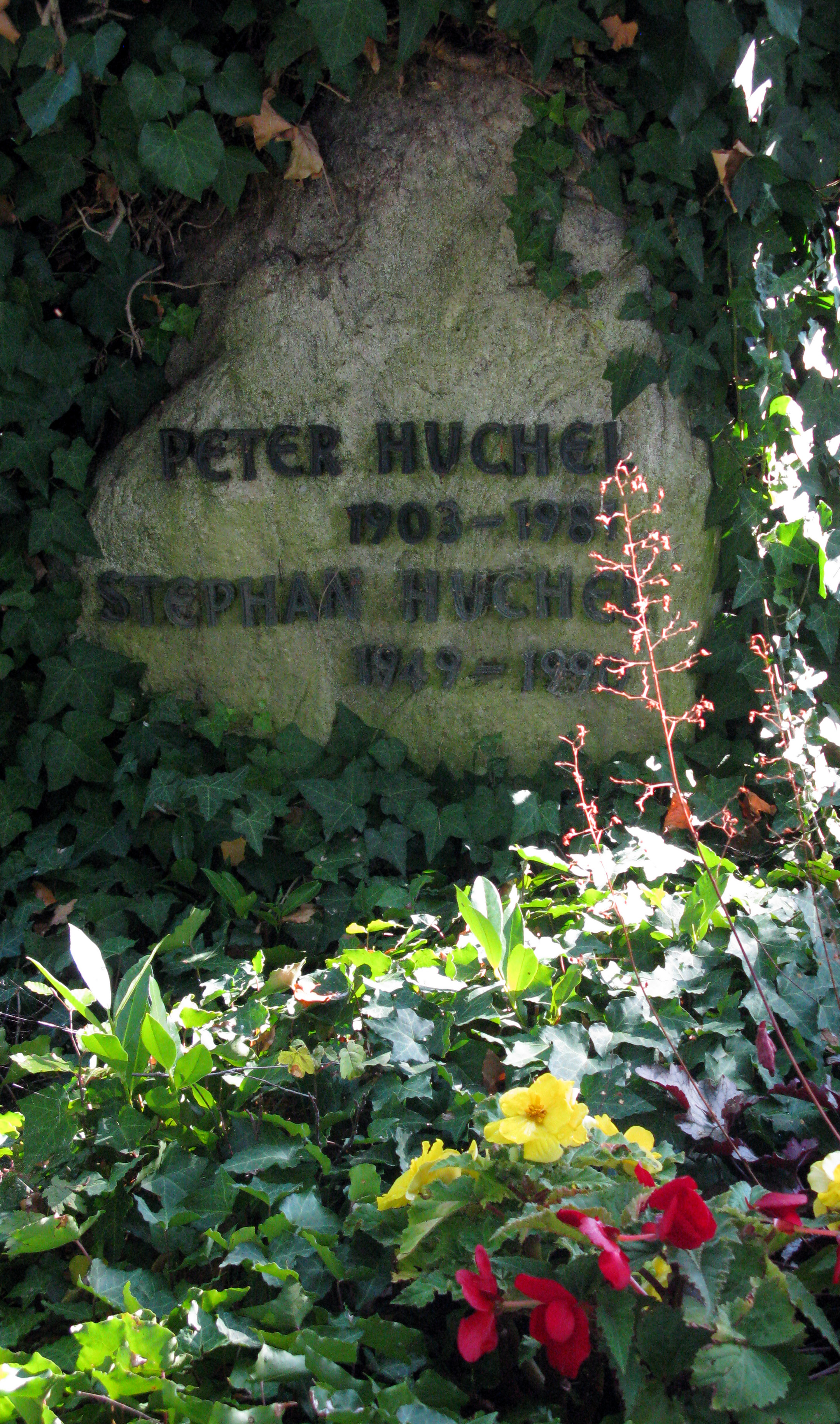 Grab von Peter Huchel auf dem Staufener Friedhof