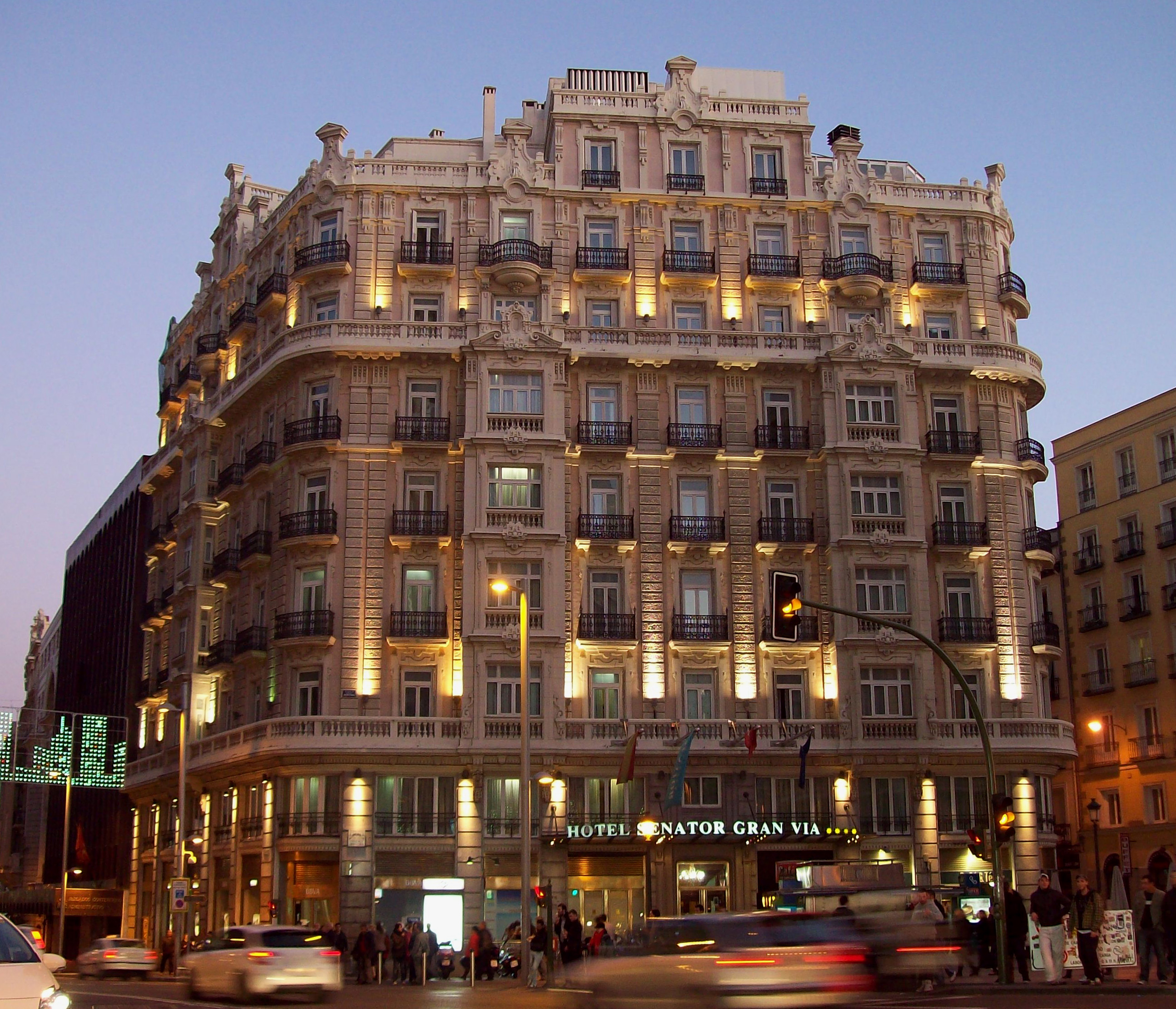 Hotel madrid. Гран ВИА Мадрид. Gran via в Мадриде. Архитектура Мадрида. Мадрид Испания гостиница.