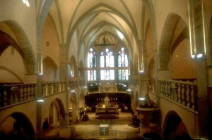 File:Interieur eglise orgelet.jpg