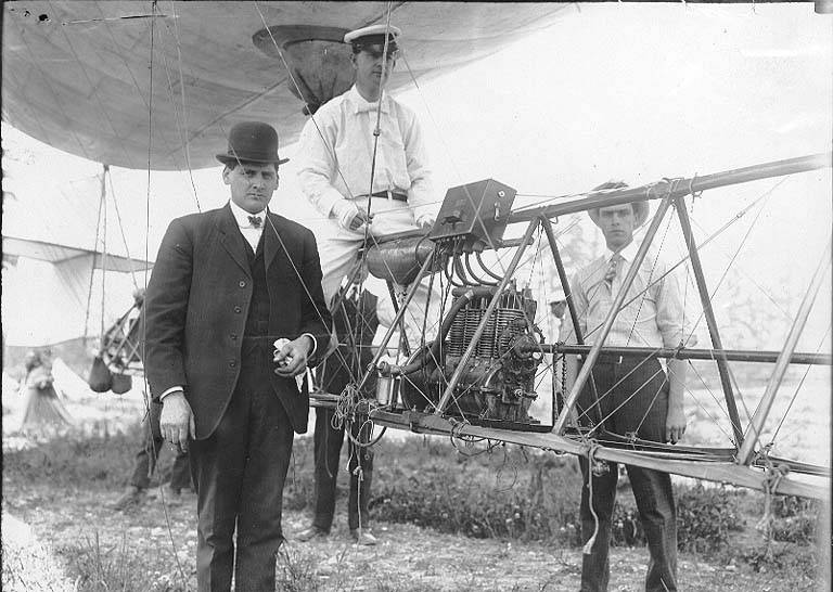 File:JC Mars, pilot of the dirigible balloon, Alaska Yukon Pacific Exposiition, Seattle, Washington, 1909 (AYP 221).jpeg