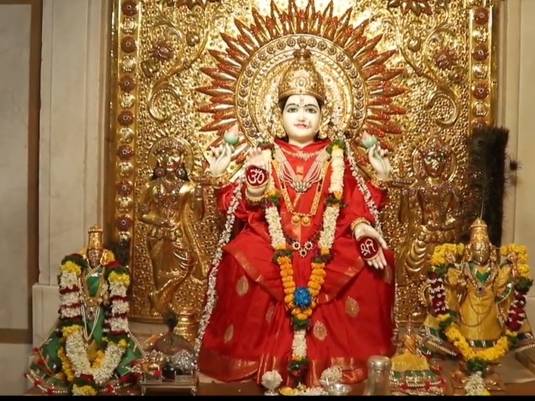 File:Mahalaxmi temple Pune.jpg