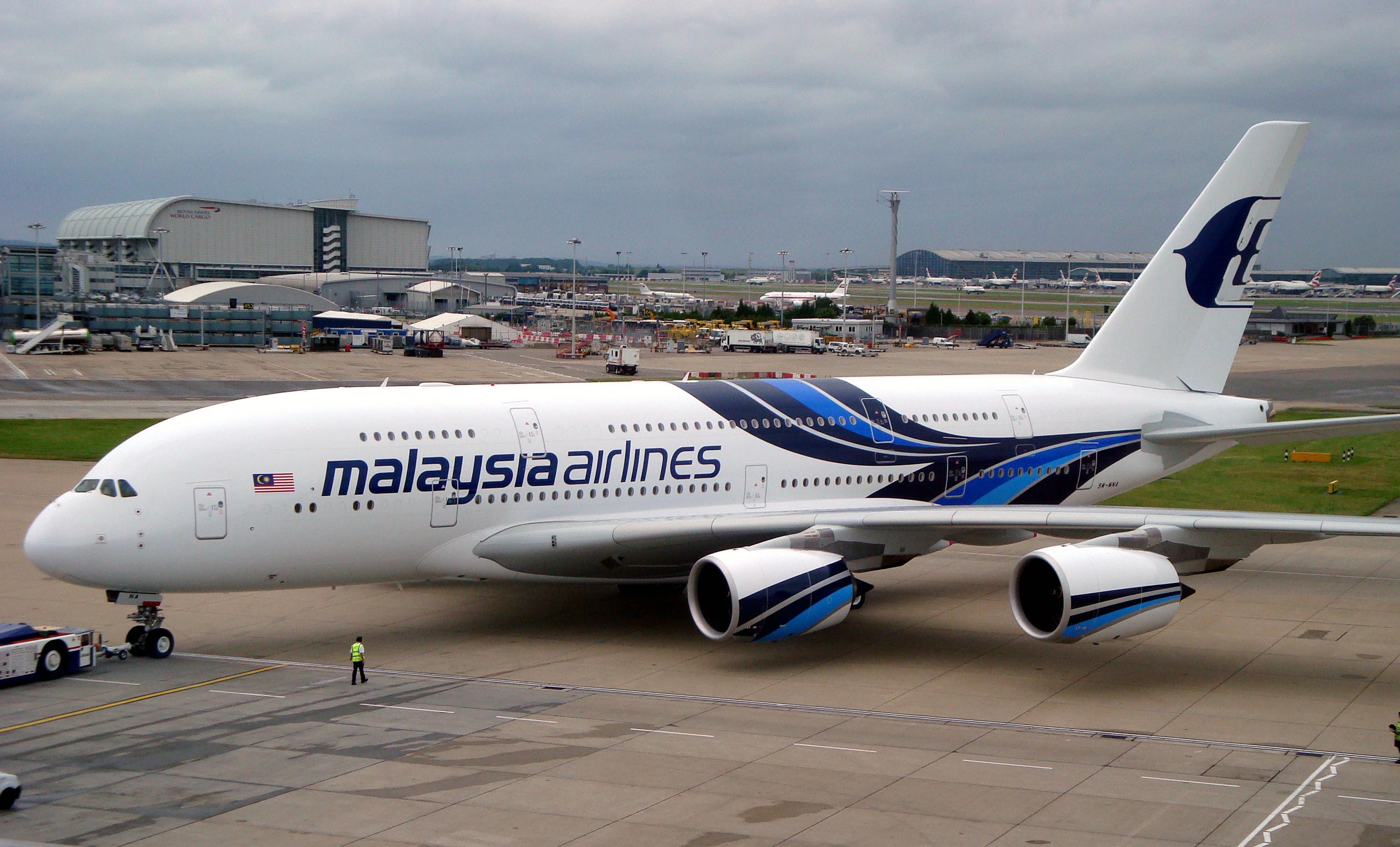 Малайзия эйрлайнс. Airbus a380 Malaysia Airlines. Боинг 777 Malaysia. Airbus a380-800 Malaysia Airlines. Аэробус а380 Малайзия.