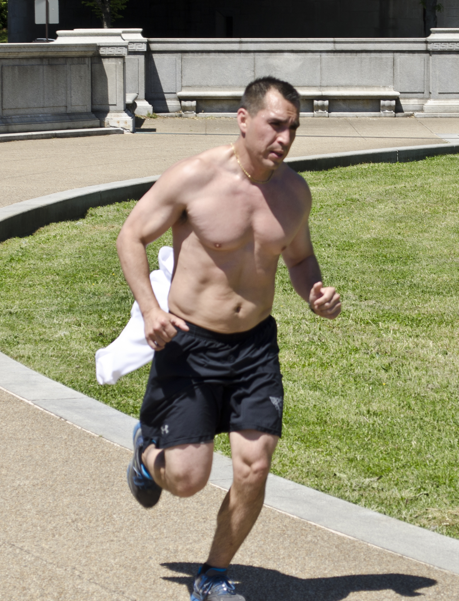 File:Muscular jogger - former Constitution Avenue NW 