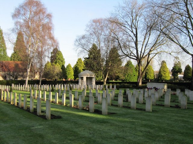 File:Pavilion in the cemetery - geograph.org.uk - 1633909.jpg