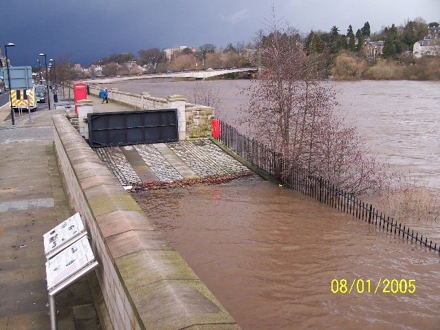 File:Perth, River Tay running high - geograph.org.uk - 6465.jpg