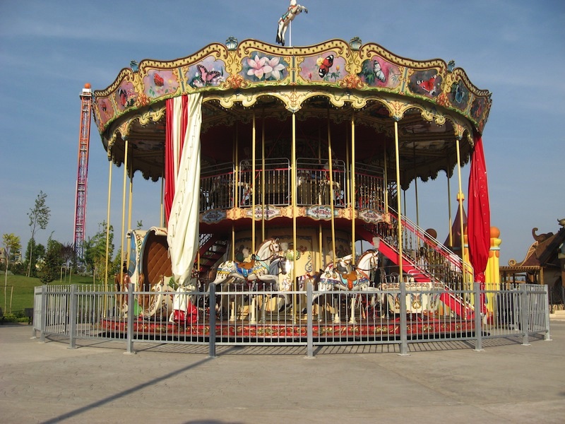 File:Rainbow Magicland - Carosello.jpg