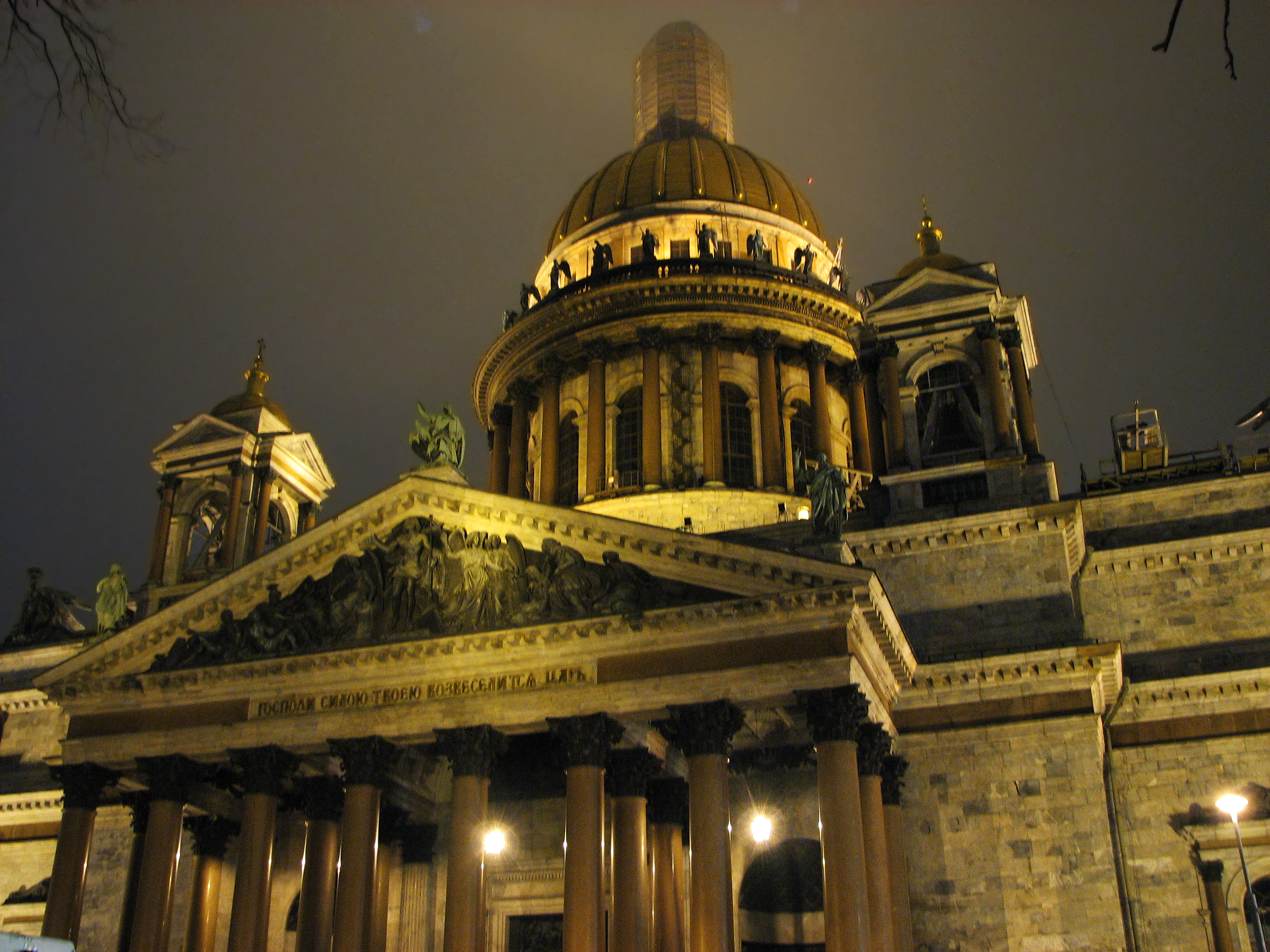 Исаакиевский собор СПБ ночью