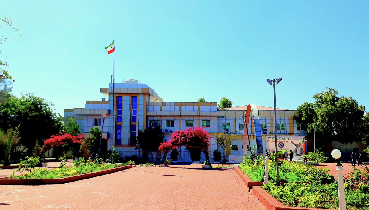 File:Somaliland Presidential Palace - Qasriga Madaxtooyada JSL.jpg - Wikimedia Commons