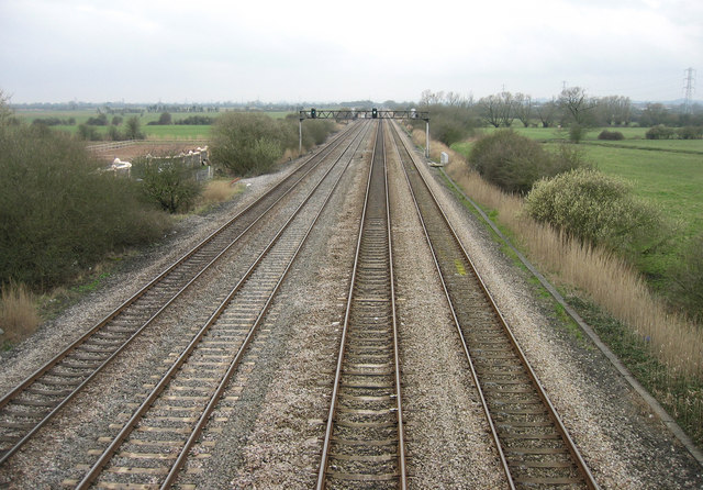 File:South Wales Main Railway line - geograph.org.uk - 376575.jpg