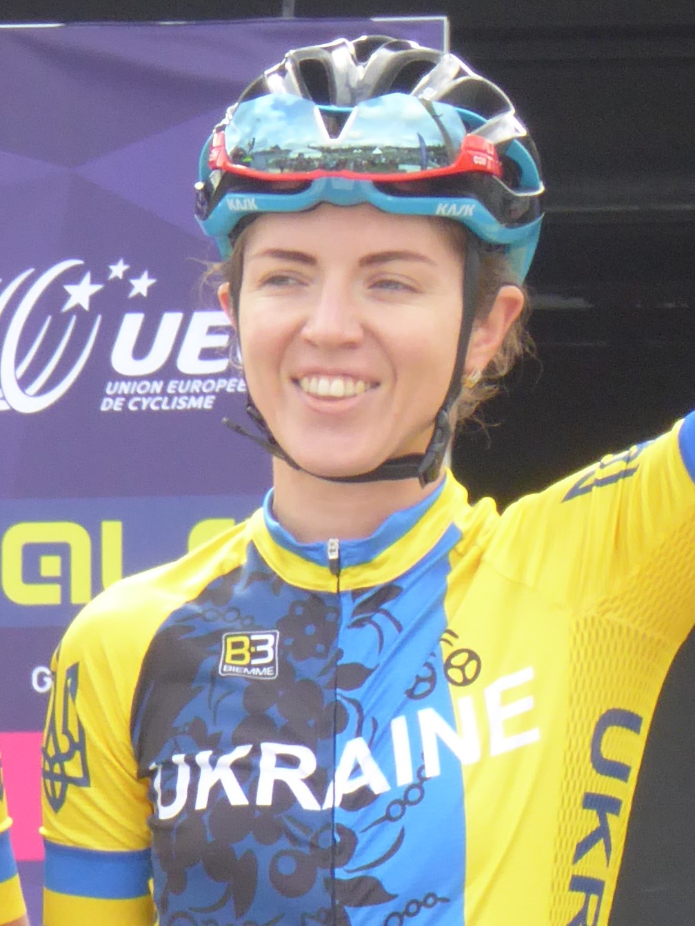 https://upload.wikimedia.org/wikipedia/commons/7/75/Tetyana_Ryabchenko_-_2018_UEC_European_Road_Cycling_Championships_(Women's_road_race).jpg