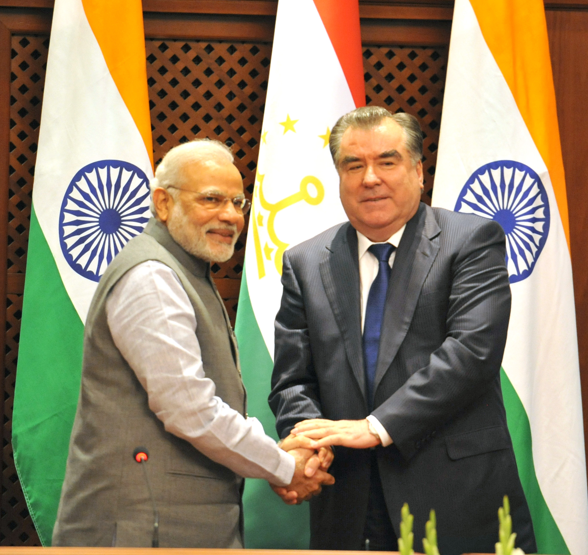 Сотрудничество таджикистана. Прездинт Индия Таджикистан. Индия и Таджикистан. Отношения Таджикистана и Индии. Сотрудничество Таджикистана Индии.