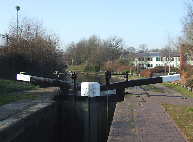 File:Wolverhampton Locks No 14 - geograph.org.uk - 697683.jpg