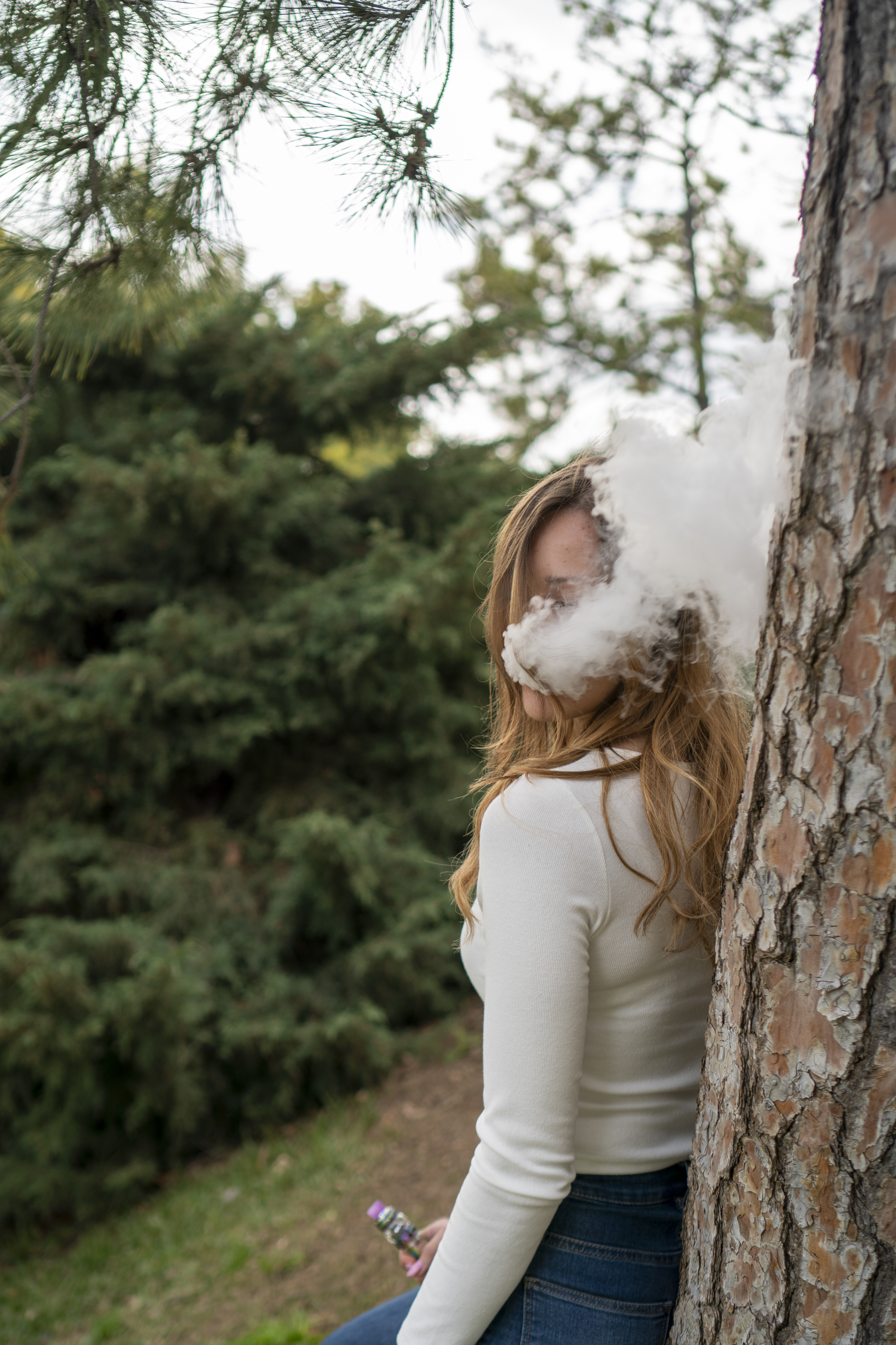 Woman_Vaping_in_nature.jpg