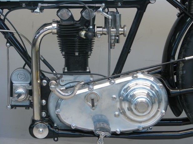 File:1922 Triumph Ricardo 500cc-OHV motorcycle engine left side.jpg