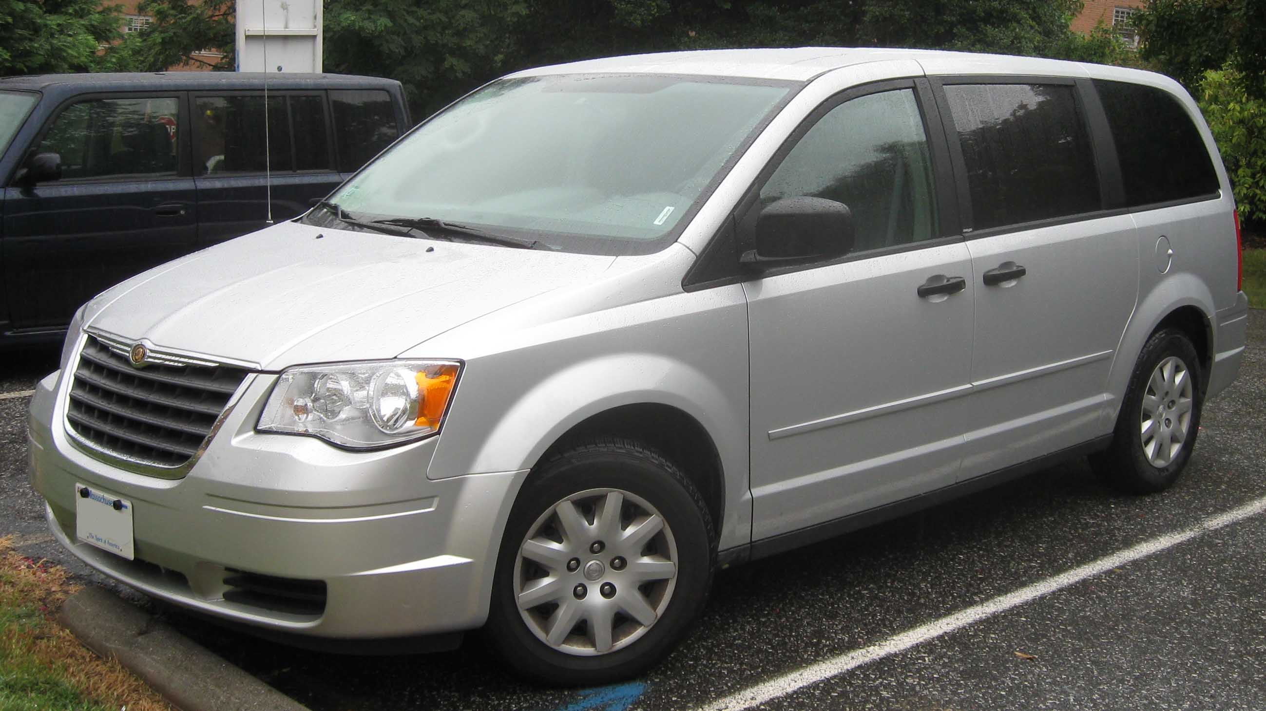 Chrysler town and country black color 2008