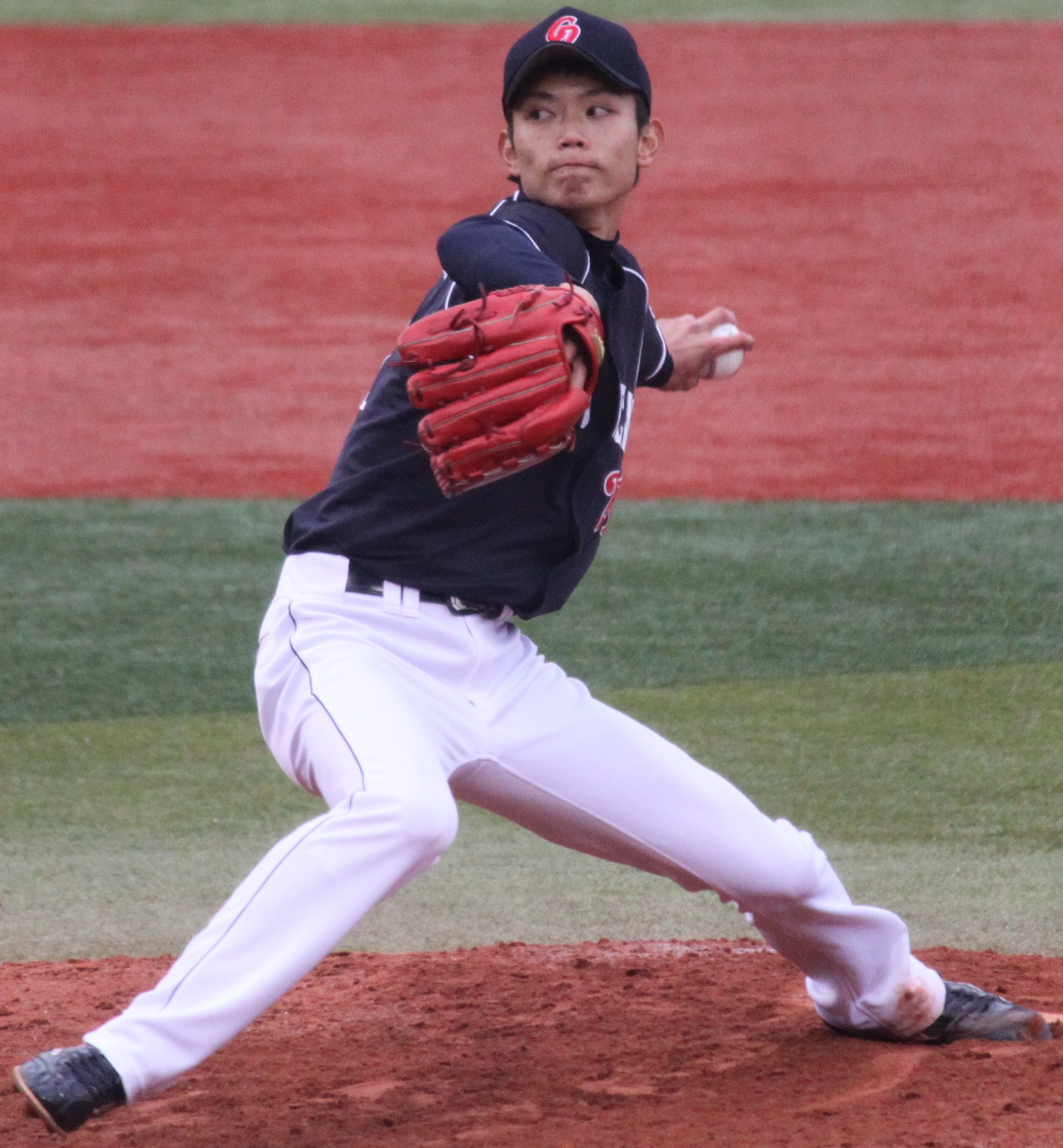 20130421 Toshiya Okada, pitcher of the Chunichi Dragons, at Yokohama Stadium.JPG