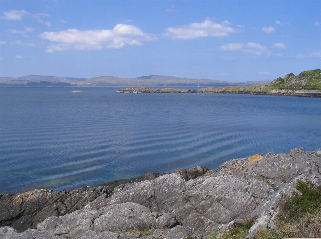 File:Carsaig Bay and Jura - geograph.org.uk - 827293.jpg