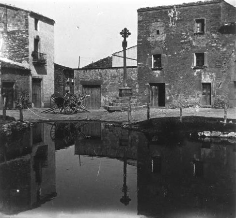 File:Creu de terme a Ciutadilla 1914.jpeg