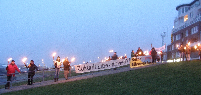 File:Cuxhaven demo elbvertiefung 01 (RaBoe).jpg