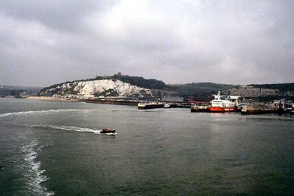 File:Dover Harbour - geograph.org.uk - 4383038.jpg