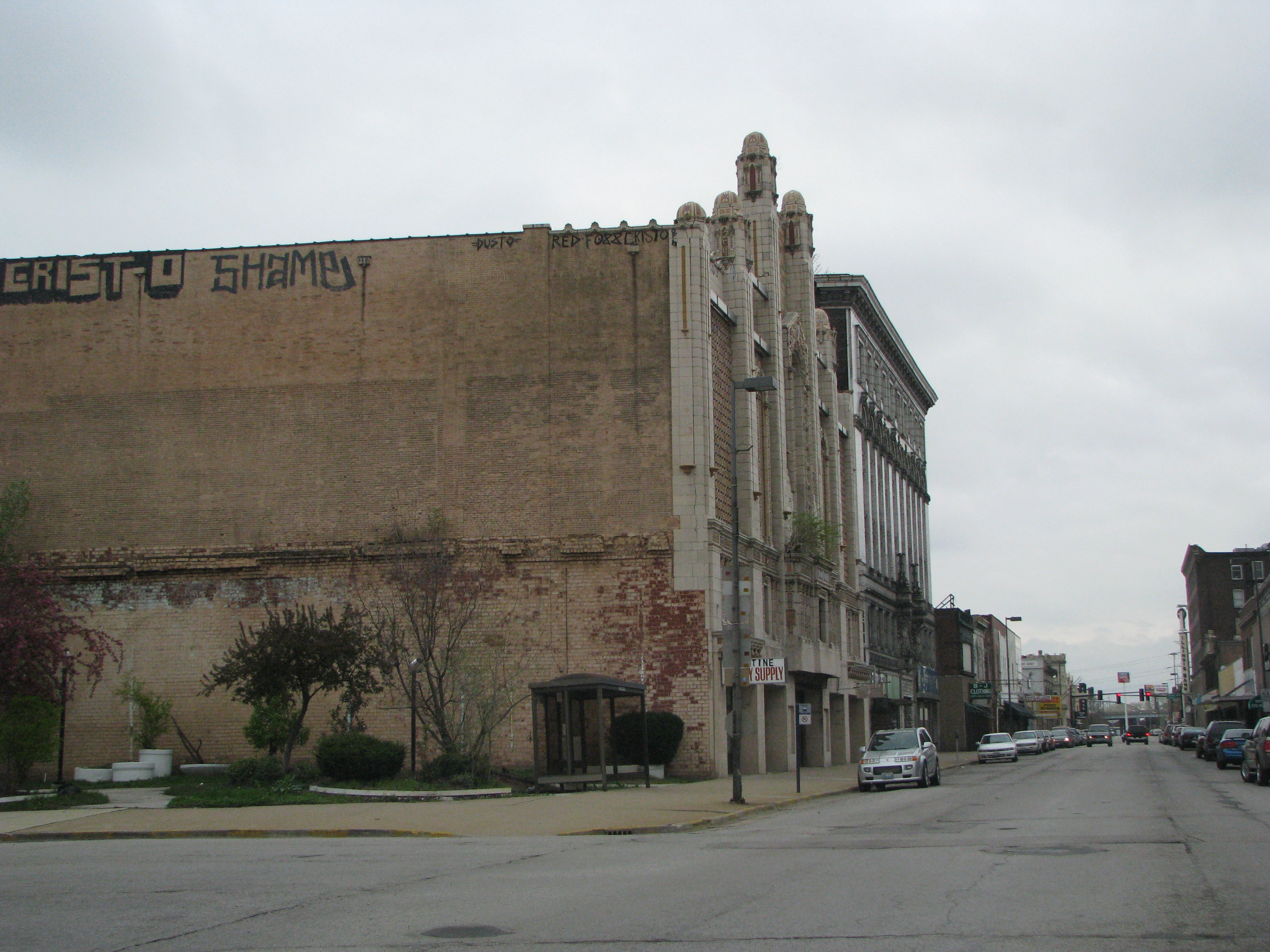 Majestic Theatre in East St. Louis, Illinois | Historic Places - literacybasics.ca