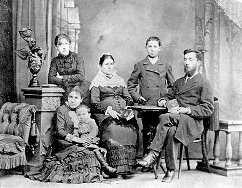 File:Emma Goldman's family.jpg