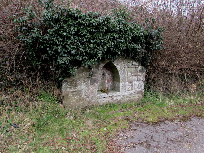 File:Former water fountain or trough, Lower Lydbrook - geograph.org.uk - 4872376.jpg