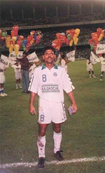 <span class="mw-page-title-main">Gasper Crasto</span> Indian footballer (born 1968)