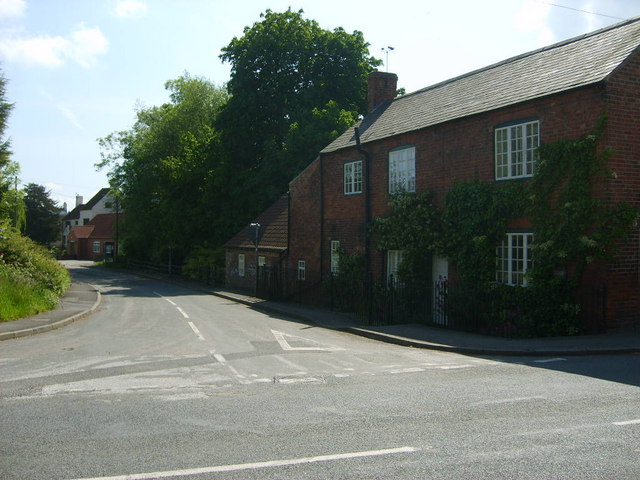 File:Houses in South Leverton - geograph.org.uk - 458989.jpg