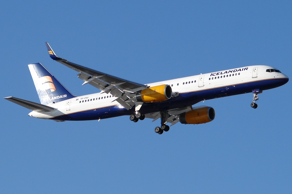 Icelandair Colors are... as close to perfect as you'd dare get! (2375632597).jpg