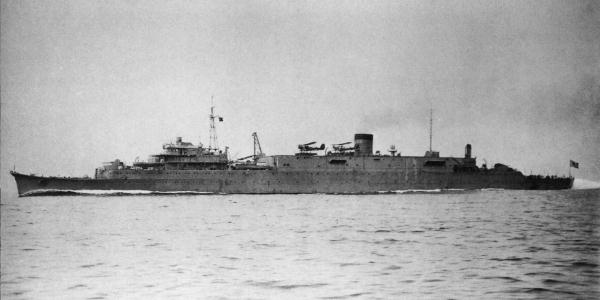 File:Japanese submarine depot ship Tsurugizaki in 1939.jpg - 维基 