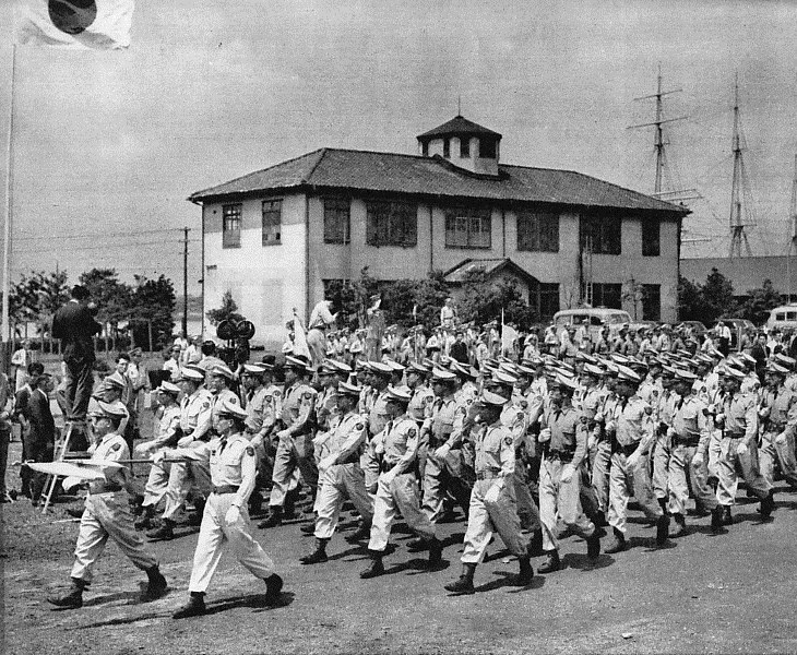 Military_parade_celebrating_establishment_of_JGSDF.jpg