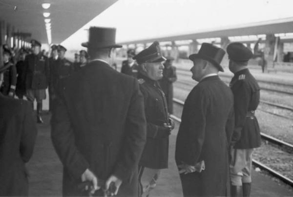 File:Mussolini maggio 1941.jpg