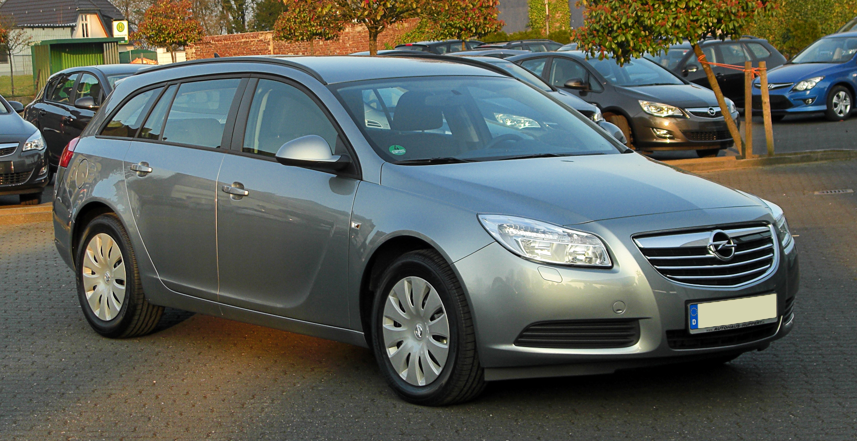 Opel insignia 2011. Opel Insignia 2011 2.0. Опель Инсигния 1 8 универсал. Опель Инсигния турбо 2011.
