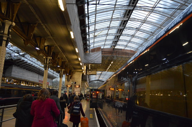 File:Paddington Station - geograph.org.uk - 4946938.jpg