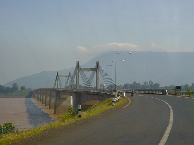 PakseBridge.jpg (640×480)