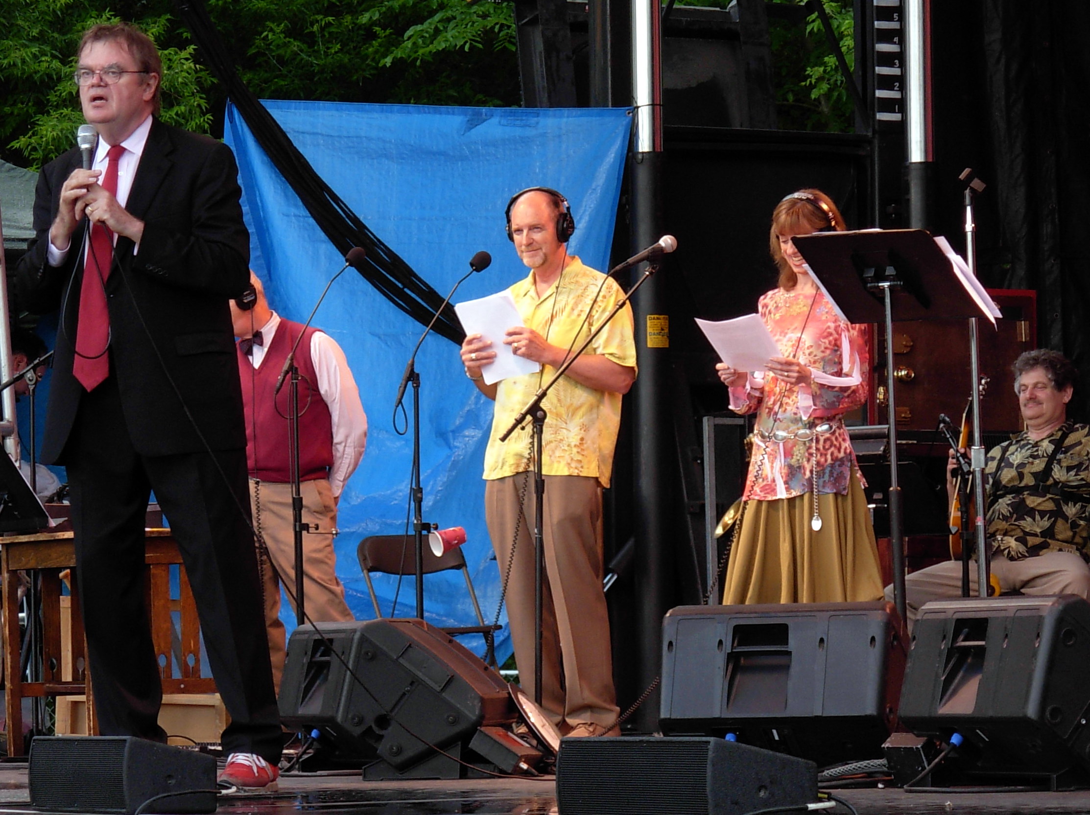 Garrison Keillor and the cast members of A Prairie Home Companion in [[Lanesboro, Minnesota]] (2007)