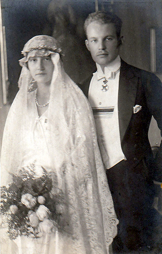 File:Prince Ludwig Philipp of Thurn and Taxis with his wife.JPG