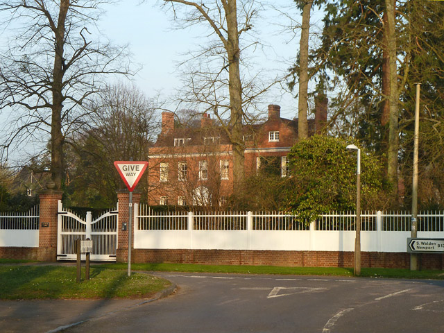 File:Quendon Court (geograph 3885216).jpg