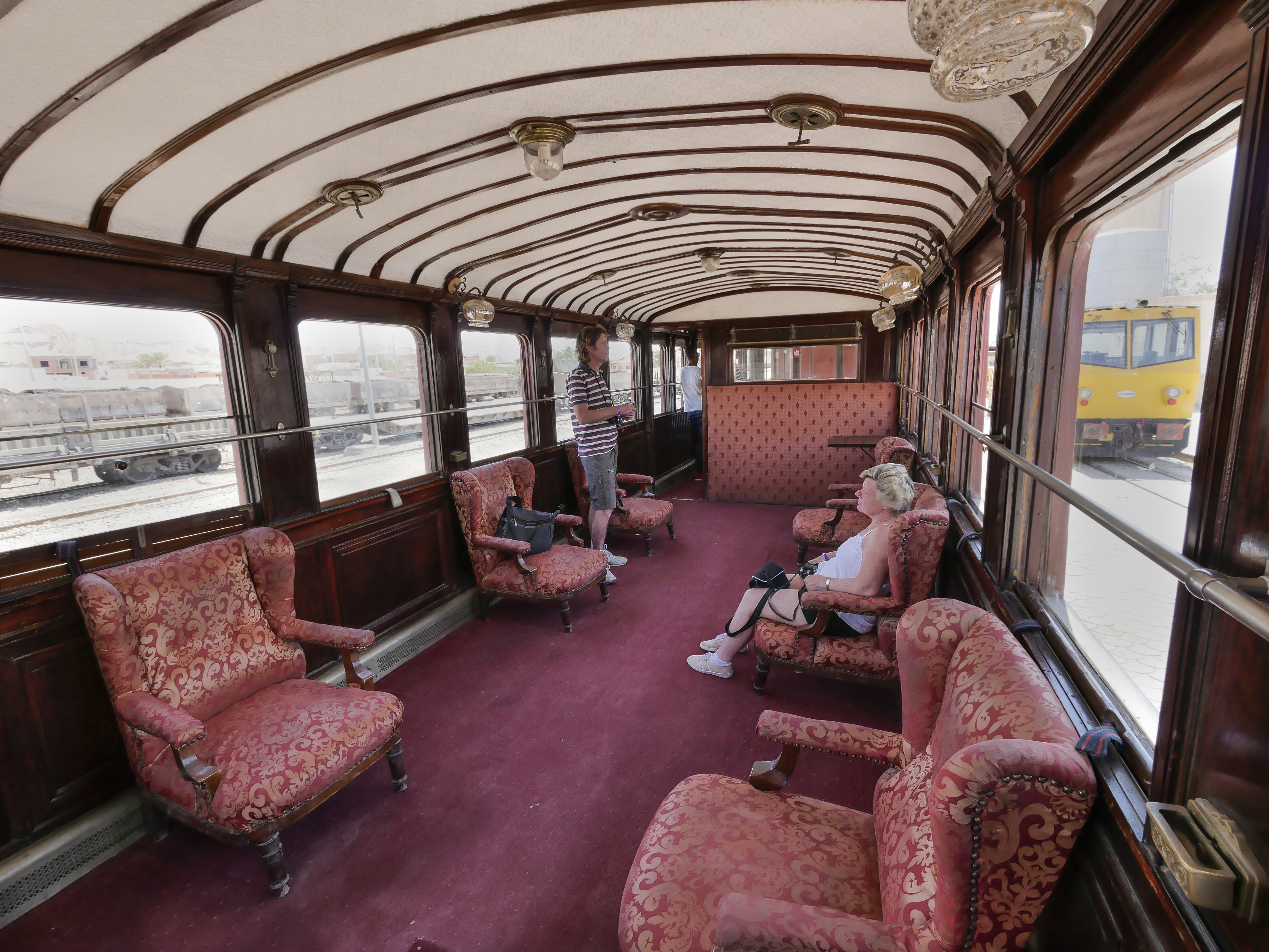 Kollisionskursus Krigsfanger at styre File:Red Lizard railcar.jpg - Wikimedia Commons