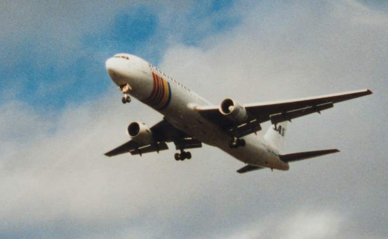 File:SAS 767-300 in New York.jpg