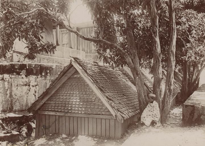 File:Seven aligned tombs kings imerina rova antananarivo madagascar.JPG