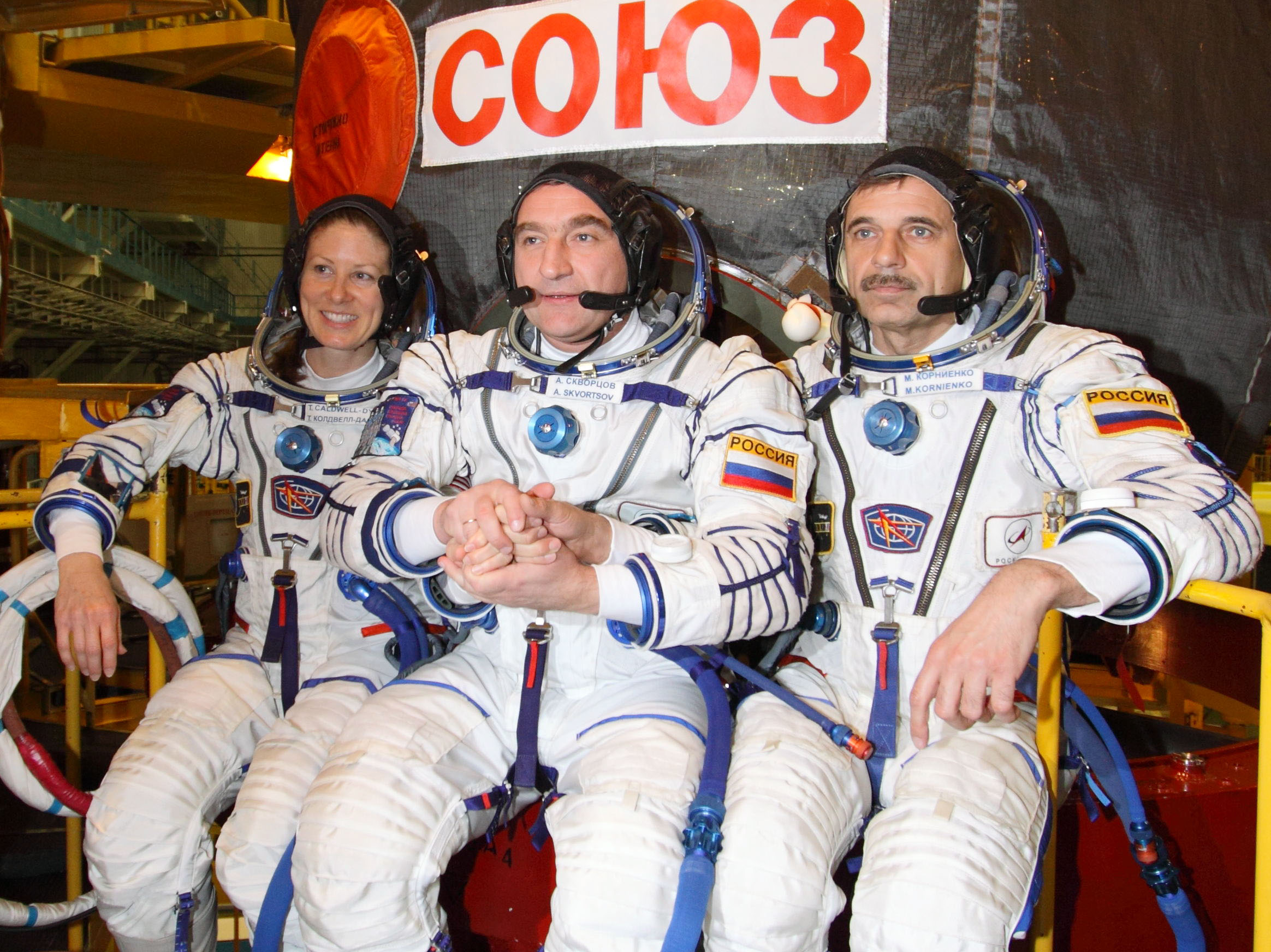 File:Soyuz TMA-18 Crew in front of the capsule.jpg - Wikimedia Commons