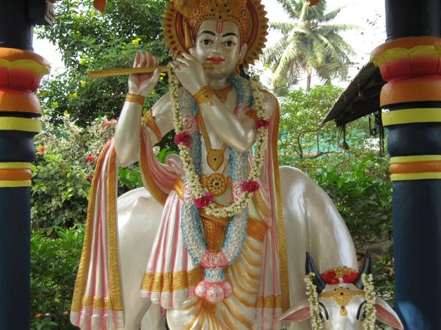 File:Sri Krishna in gundugolanu.jpg