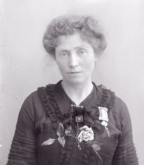 File:Suffragette Winifred Jones c.1910. Blathwayt, Col Linley.jpg